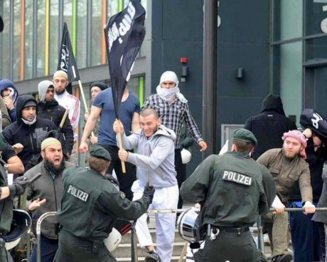 This photo is NOT of an ISIS flag.