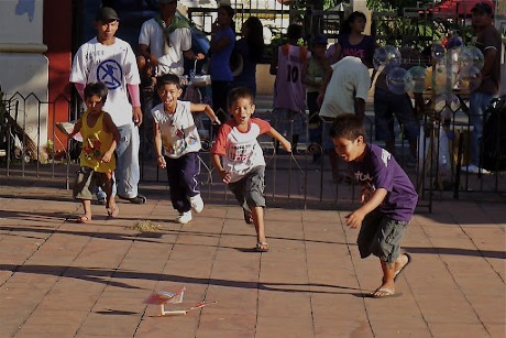 filipino kids playing