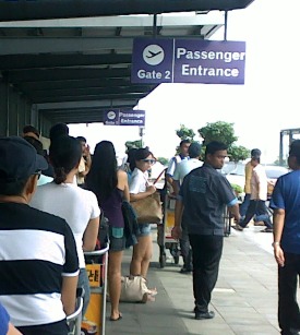 manila_airport_queue