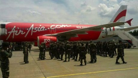 airasia_transport_malaysian_troops