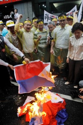 taiwan_burning_philippine_flag