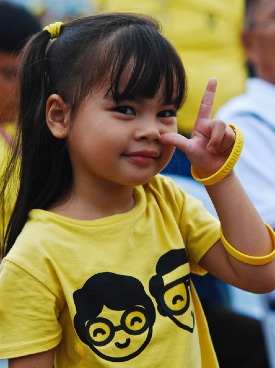 Giving the finger: Only Filipinos born yesterday seem to believe the BS.