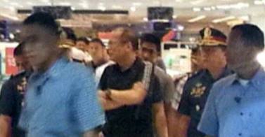 Media mileage: Philippine President BS Aquino at the scene of a minor crime in SM North Mall