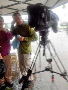 Veteran of 2013 Haiyan disaster reporter Andrew Stevens of CNN International on site in Tacloban(Source: @9newsPh on Twitter)