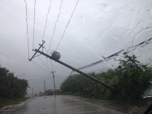 Power lines topple in Tacloban City as Hagupit approaches(Source: @DZMMTeleRadyo on Twitter)
