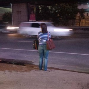 Longchamp on one shoulder and a Louis Vuitton on the other while 'waiting for a bus'. Who takes these photos??