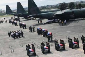 Bodies of massacred Special Action Force troopers arrive at Villamor Air Base.