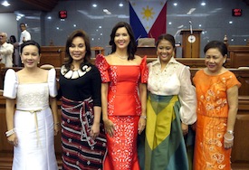 Throwback SONA 2014: Unnecessary fashion displays may violate laws on 'thoughtless extravagance'. (Photo source: Interaksyon.com)
