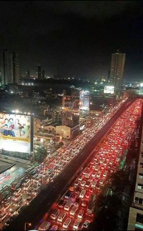 Even at 1:30 in the morning, more than 5 hours after the downpour, traffic was at a standstill on EDSA (Photo source: @OrangeMagTV on Twitter) 