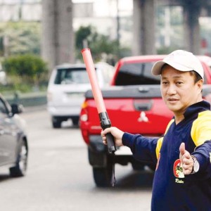 MMDA Chair Francis Tolentino: Lawyers belong in courtrooms, not on the road directing traffic. (Photo source: Manila Bulletin)