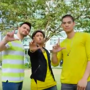 Semi-Filipino celebs Billy Crawford, JayR, and Kris Lawrence flash the Loser Salute at the end of the video.