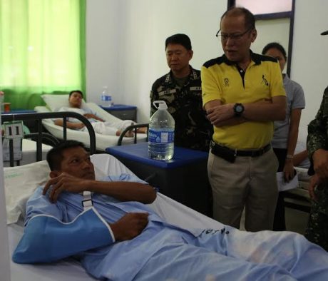 President Benigno S. Aquino III visit an injured soldier in Camp Navarro General Hospital on Wednesday April 14, 2016 who was among the wounded from an encounter with Abu Sayyaf militants last Saturday (April 9) in Tipo-Tipo, Basilan.(REY S. BANIQUET/News and Information Bureau)