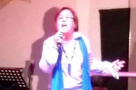 Sen. Leila De Lima singing in what appears to be very similar to convicted drug lord Herbert Colangco's music studio in prison.