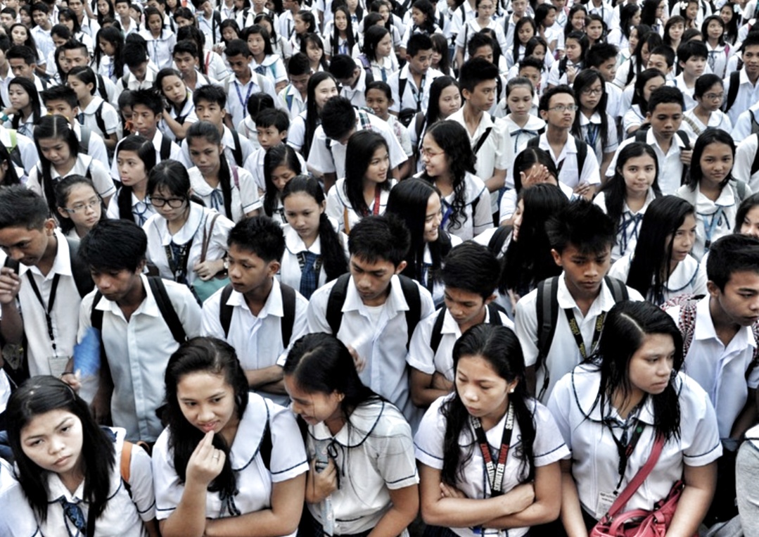 Ph Employers Hire College Grads For Work That Requires Only Hi school 